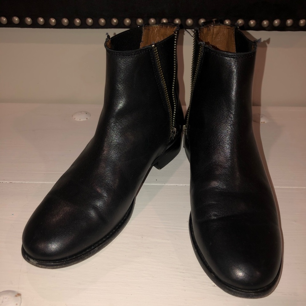 Women’s Frye Black leather boots-8.5